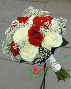 Bó hoa cầm tay hồng trắng+đỏ+baby-HT496