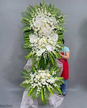 Kệ hoa chia buồn-hoa kính viếng-HT112
